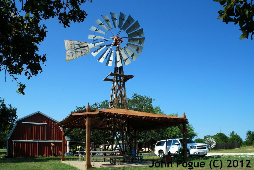 The Windmill Farm * Tolar